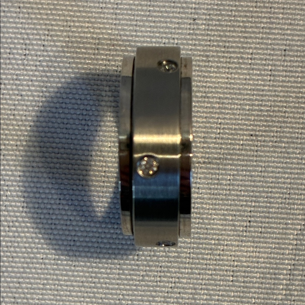 Men's stainless steel spinner wedding ring with crystals size 7.5 minimalist